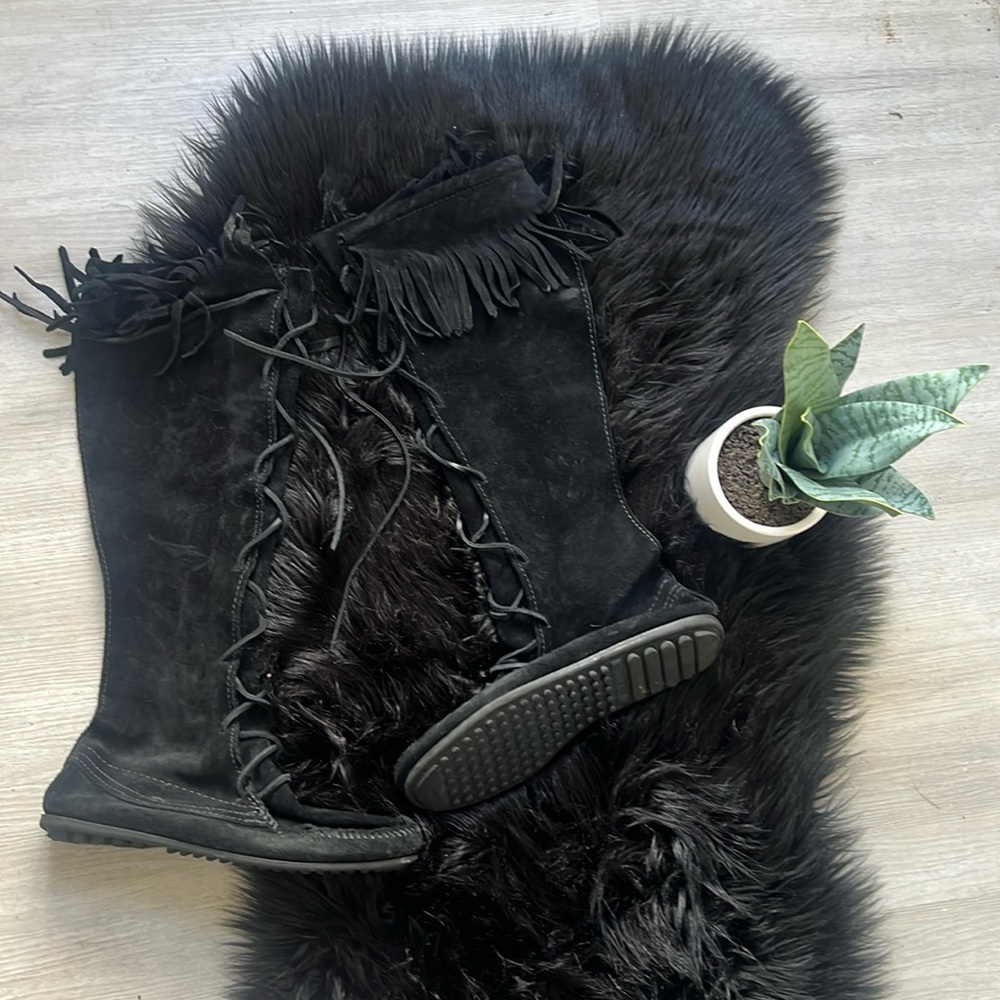 Minnetonka Black Suede Boots Size 7.5